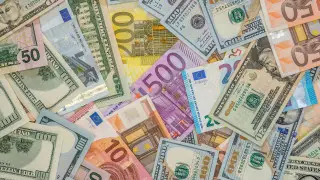 Сколько стоят доллар, евро и рубль в обменниках Казахстана