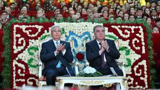 Токаев и Рахмон посетили гала-концерт в Таджикистане