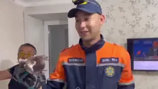 Голубя вызволили из вытяжного устройства спасатели в Петропавловске