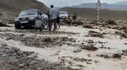 Склоновый поток воды с гор размыл дорогу и затопил дворы в Кегене: видео