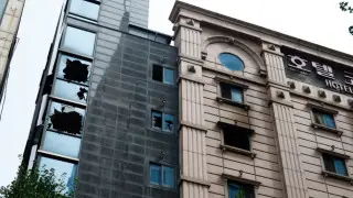 Люди прыгали из окон: семь человек погибли из-за пожара в гостинице