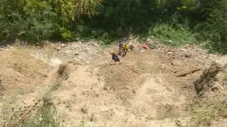 Дети сорвались с крутого обрыва в Павлодаре