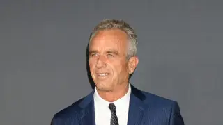 Кеннеди-младший приостановил свою президентскую кампанию