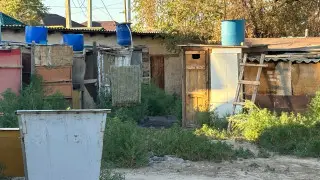Туалет и душ на улице: жители Кызылорды никак не могут дождаться новоселья