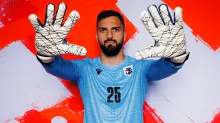 Голкипер сборной Грузии подписал контракт с топ-клубом из Англии