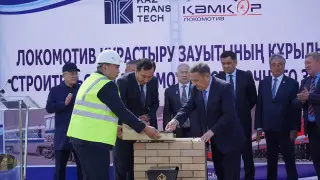 В Атбасаре состоялась церемония закладки капсулы локомотивосборочного завода