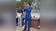 Аким Усть-Каменогорска спел для горожан