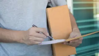 Курьера обязали выплатить пенсионерке 3 миллиона в Актобе