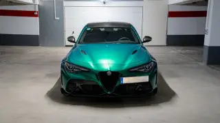 Лимитированная Alfa Romeo с мизерным пробегом уйдет с молотка