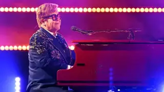 Элтон Джон частично ослеп из-за болезни