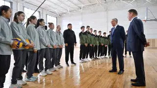Токаев пообщался с молодыми спортсменами