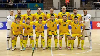 Сборную Казахстана с почестями встретили в Узбекистане