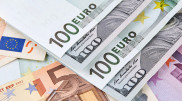 Рубль растет, доллар и евро дешевеют в обменниках Казахстана