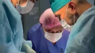 Один случай на 40 тысяч: огромную кисту удалили у девушки хирурги Алматы