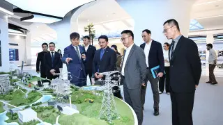 Министр цифрового развития Казахстана посетил инновационный центр Huawei в Пекине