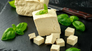 Его едят долгожители: назван незаменимый продукт на кухне