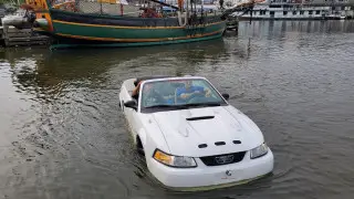 Плавающий Ford Mustang показали на видео