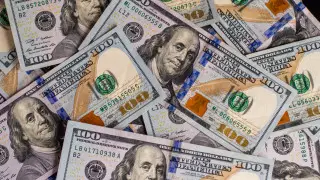 Доллар растет, рубль и евро сдают позиции в обменниках Казахстана