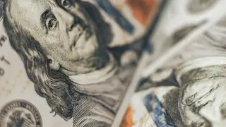 Доллар и евро растут, рубль дешевеет в обменниках Казахстана