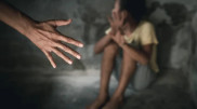 Мужчина проник в дом и надругался над 11-летней девочкой в Алматы