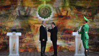 Бердымухамедов вручил Токаеву медаль в Ашхабаде