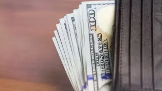 Доллар и евро дешевеют в обменниках Казахстана