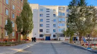 В Актобе ремонтируют дворы домов, построенных в 90-е годы