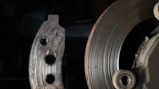 Как избежать частой смены тормозных колодок, рассказал эксперт