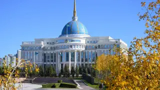 Токаев наградил ученых, учителей, медиков, спасателей и производственников