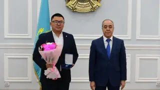 В ЗКО в честь Дня Республики вручили государственные награды