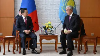 Токаев встретился с главой Великого государственного хурала Монголии