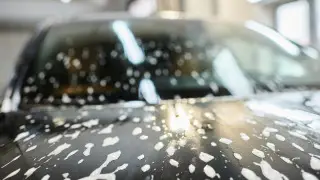 Что нельзя чистить под капотом своими руками, рассказал эксперт