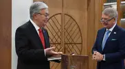 Президенту Токаеву подарили книгу о его отце