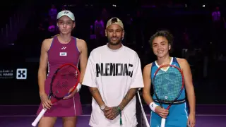 Елена Рыбакина проиграла в стартовом матче Итогового турнира WTA