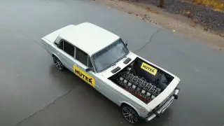 В “жигули“ установили двигатель V-16, сделанный из бензопил. Видео