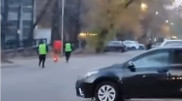 Погоня полицейских за самокатчиком попала на видео в Алматы