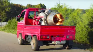 Автоблогер установил реактивный двигатель в мини-трак