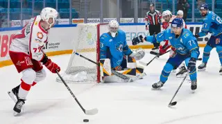 “Барыс“ потерпел поражение от “Автомобилиста“