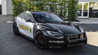 Самое быстрое полицейское авто в мире представили на фестивале тюнинга