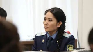 “Больно смотреть“ - прокурор по делу Бишимбаева о “переступающей черту“ молодежи