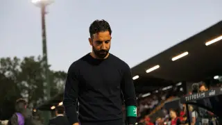 Новый тренер “Манчестер Юнайтед“ не может переехать в Англию - СМИ