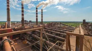 Градирню павлодарской ТЭЦ-1 заволокло дымом