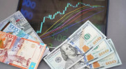 Доллар почти по 500: что происходит с тенге, объяснили эксперты
