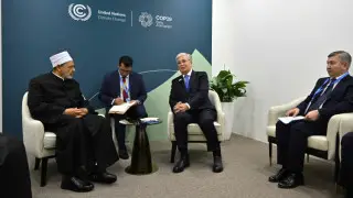 Токаев провел беседу с Верховным имамом университета “Аль-Азхар“ Ахмедом ат-Тайебом