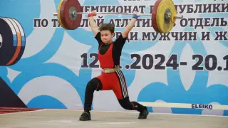 14-летняя штангистка из аула выиграла взрослый чемпионат Казахстана