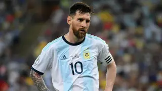 Месси оскорбил арбитра в матче Аргентины и Парагвая