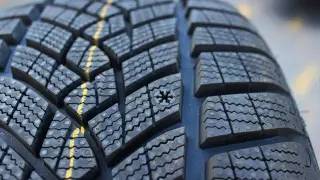 Шипы или липучка: какую резину лучше выбрать на зиму