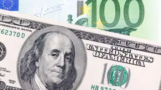 Доллар достиг 500 тенге в обменниках Казахстана