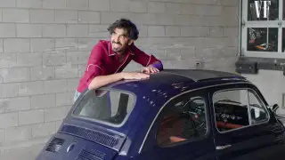 Звезды и их авто: “миллионер из трущоб” установил электродвигатель на свой мини-Fiat