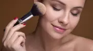 Секрет идеального макияжа: тренд на румяна в виде пончика завирусился в сети